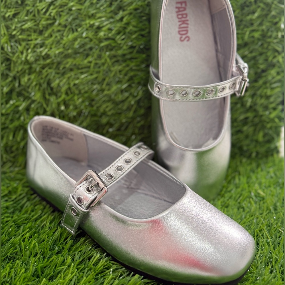 NWT Silver Metallic Ballet Flats